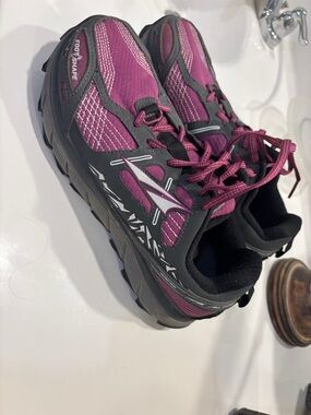 Women's Altra Lone Peak  Trail Hiking  Shoe - Magenta/Gray